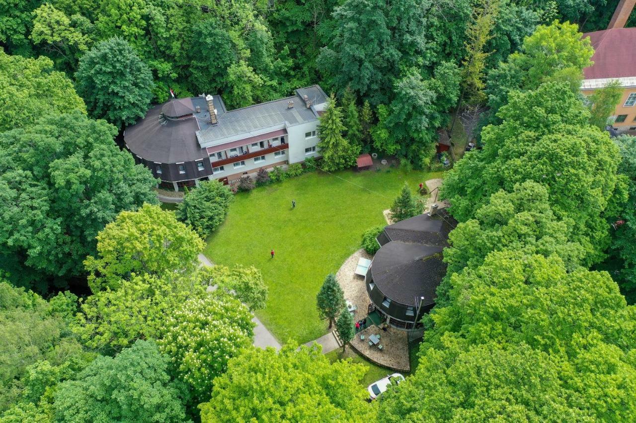 Erdovarazs Panzio Lillafured Exterior photo